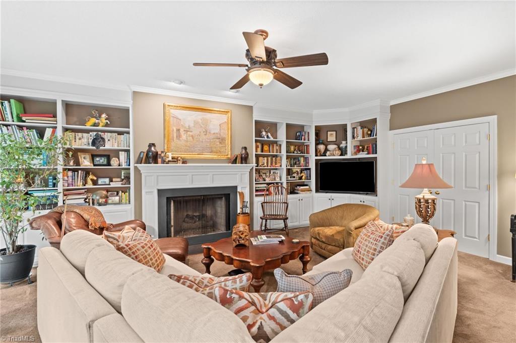 1718 Farnsworth Court