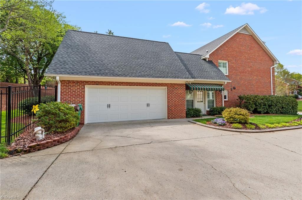 1718 Farnsworth Court