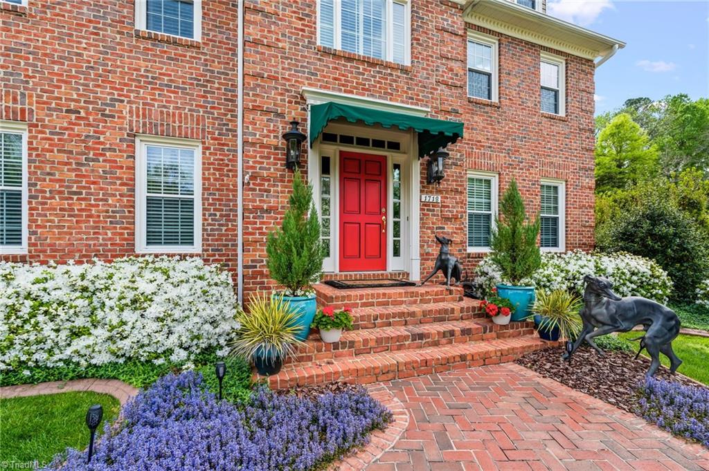 1718 Farnsworth Court