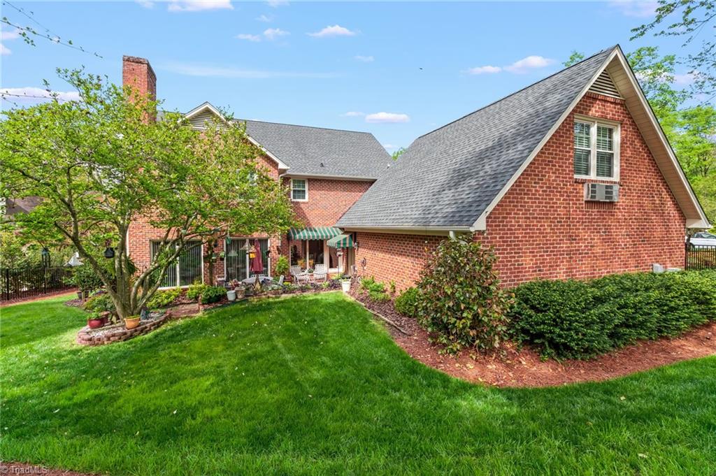 1718 Farnsworth Court