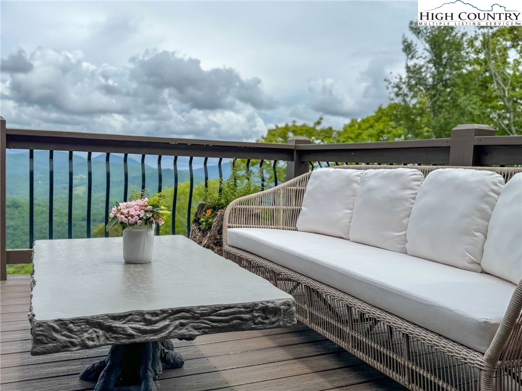 543 Broken Arrow Trail