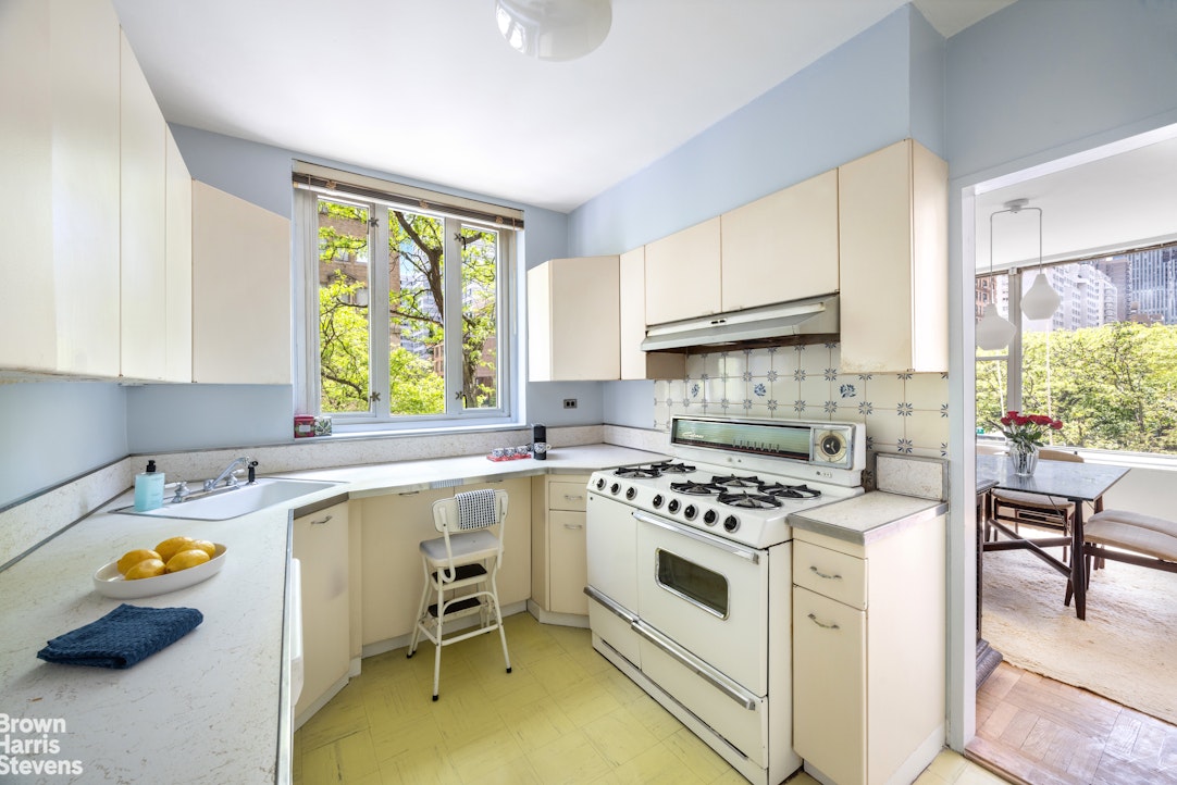 169 E 69TH Street 3C