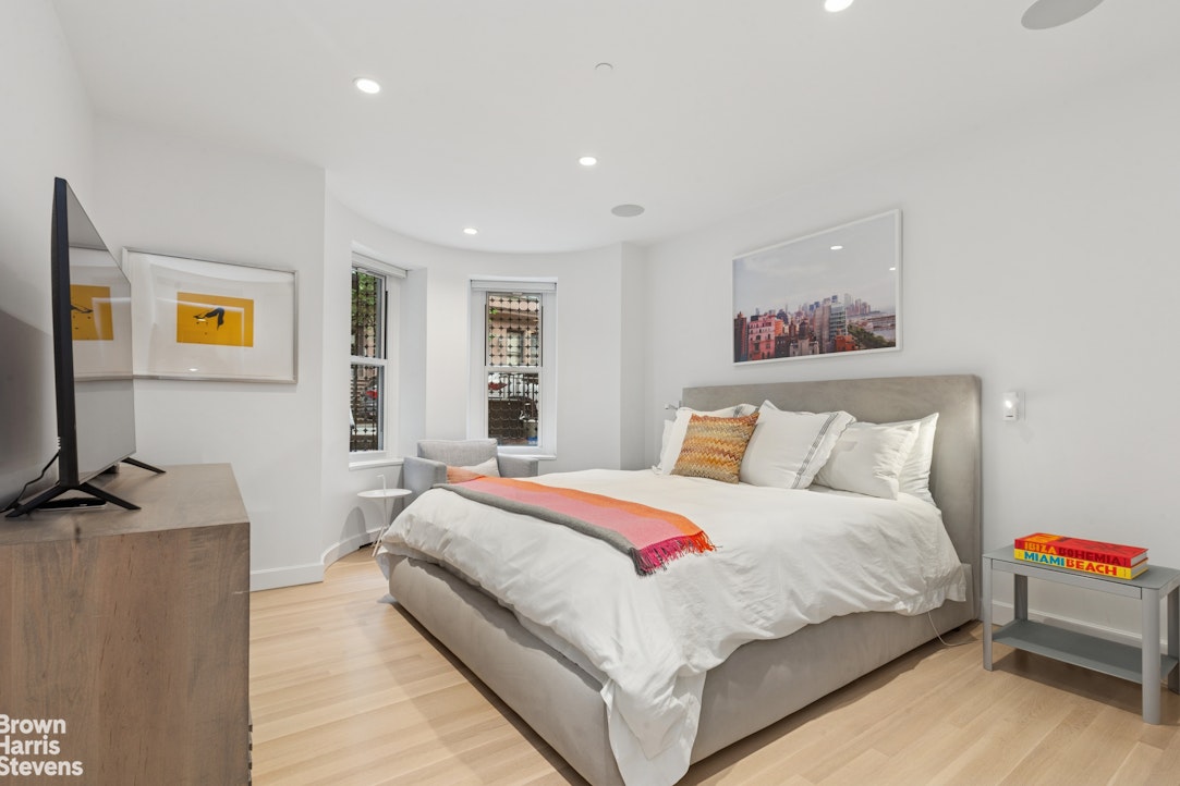 35 W 71ST Street 1