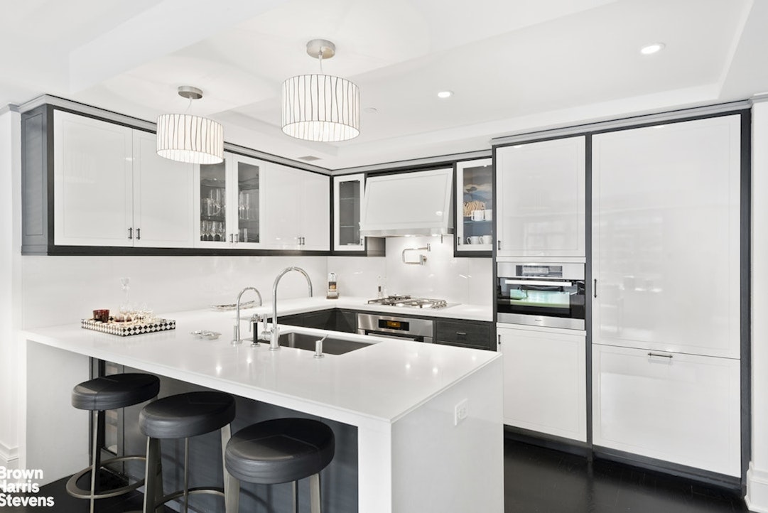21 E 61ST Street 4C