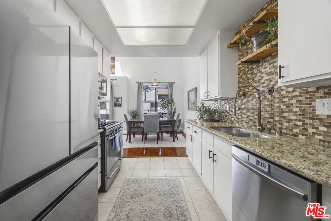 13331 Moorpark St Unit: 318