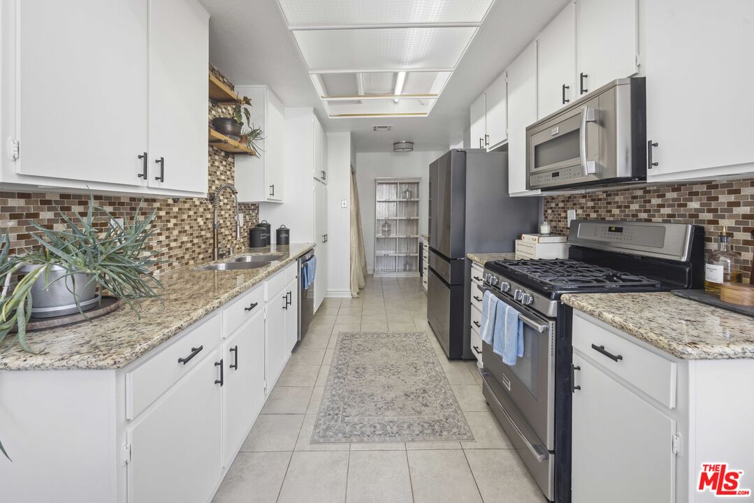 13331 Moorpark St Unit: 318