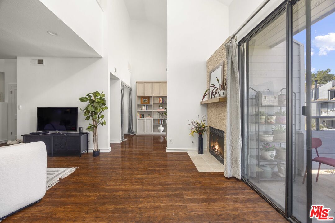 13331 Moorpark St Unit: 318