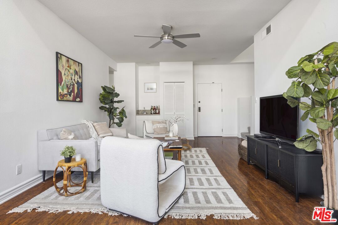 13331 Moorpark St Unit: 318