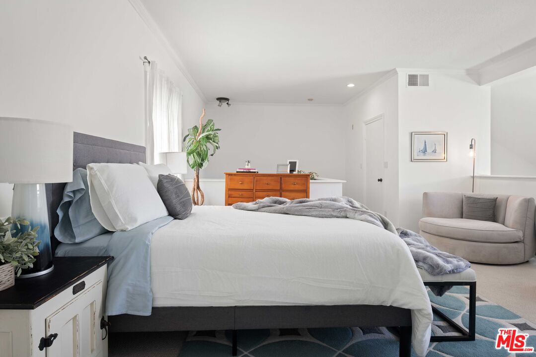 13331 Moorpark St Unit: 318