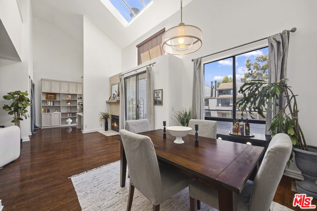 13331 Moorpark St Unit: 318
