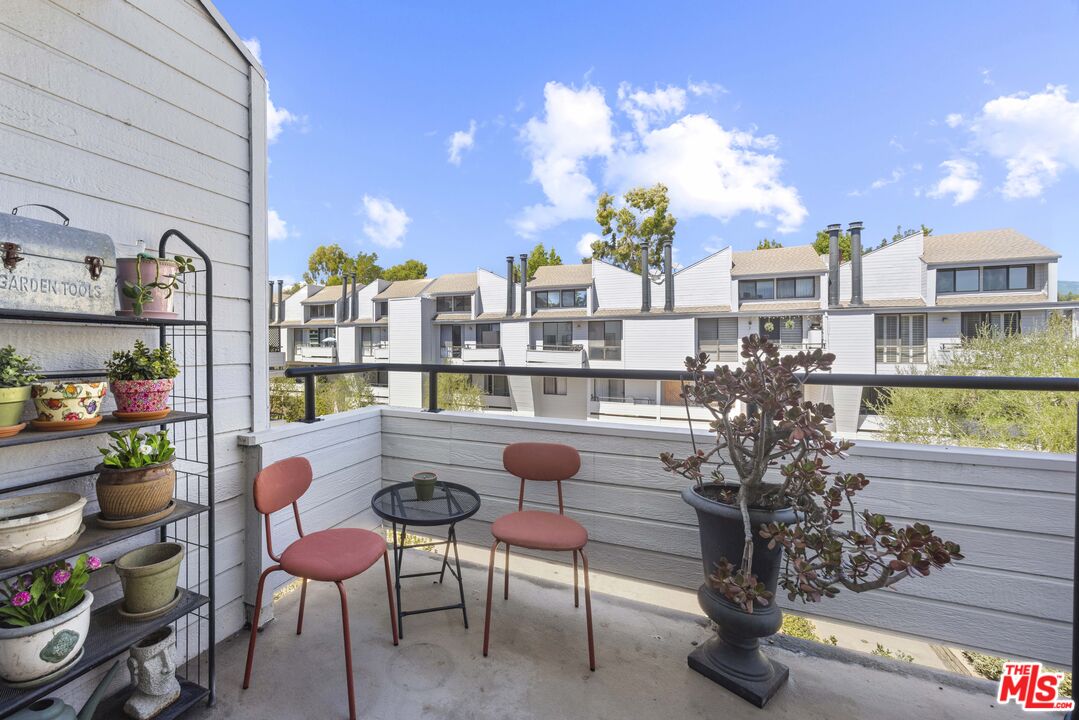 13331 Moorpark St Unit: 318