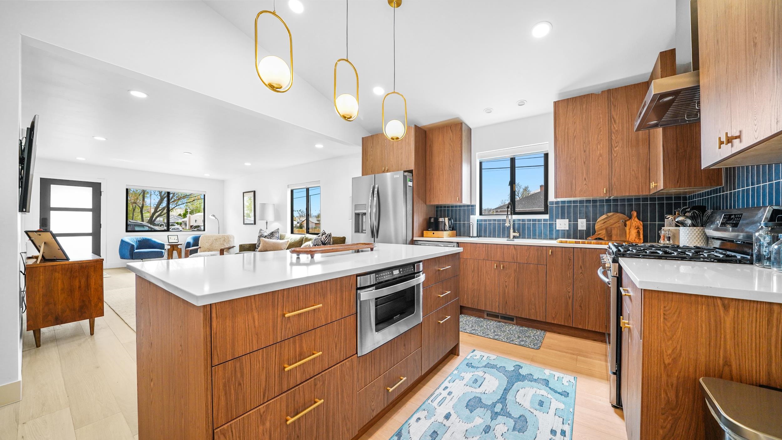 140 W 4th Street