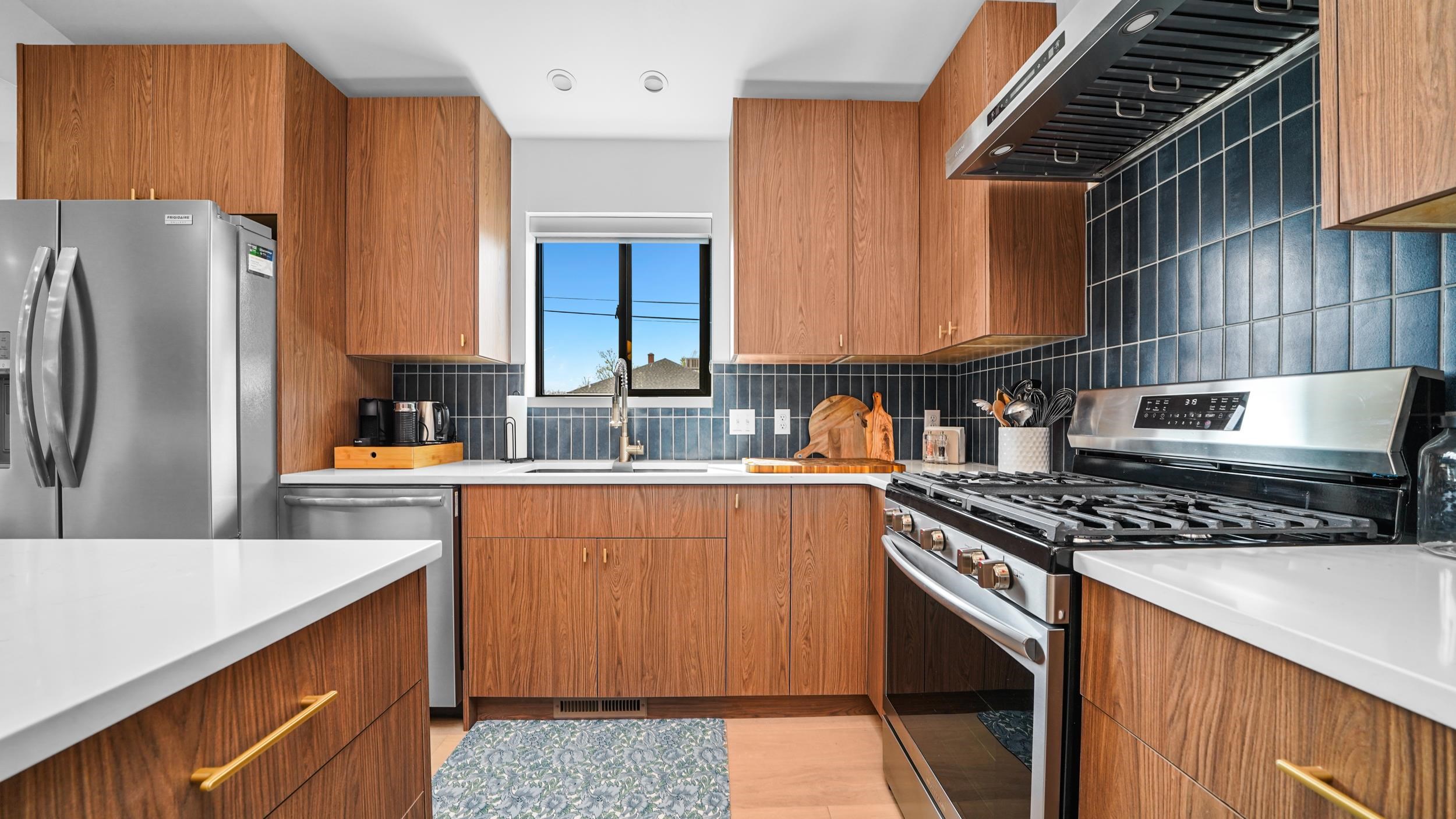 140 W 4th Street