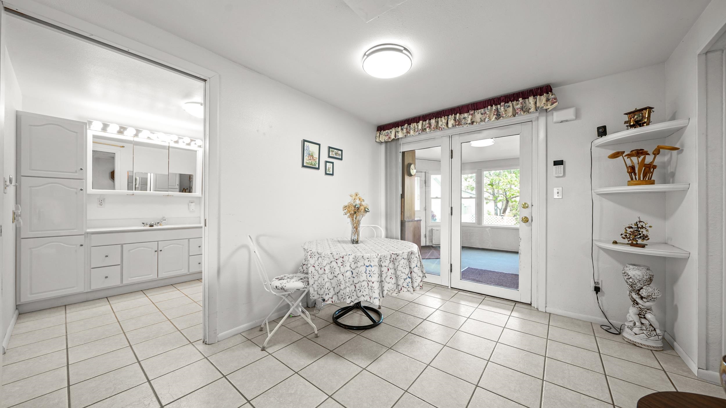 3402 G Road
