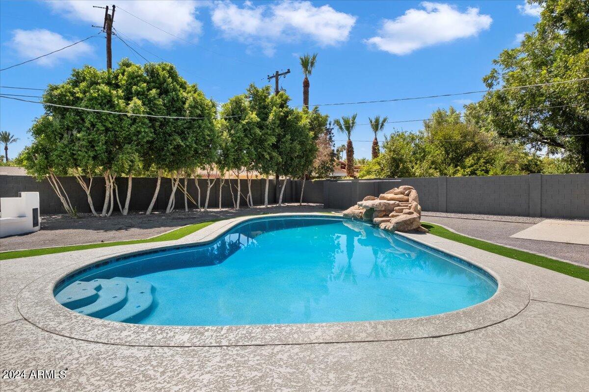 1001 W LAS PALMARITAS Drive