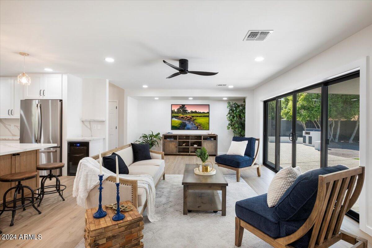 1001 W LAS PALMARITAS Drive