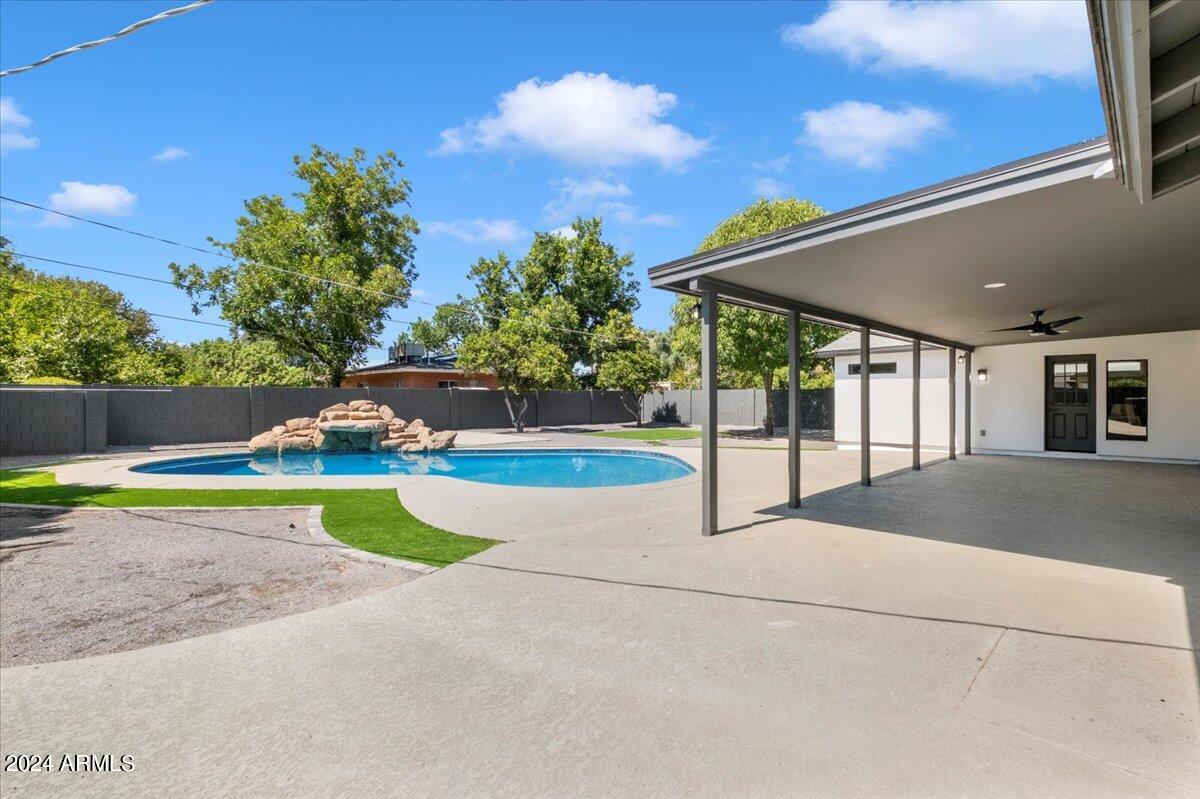 1001 W LAS PALMARITAS Drive