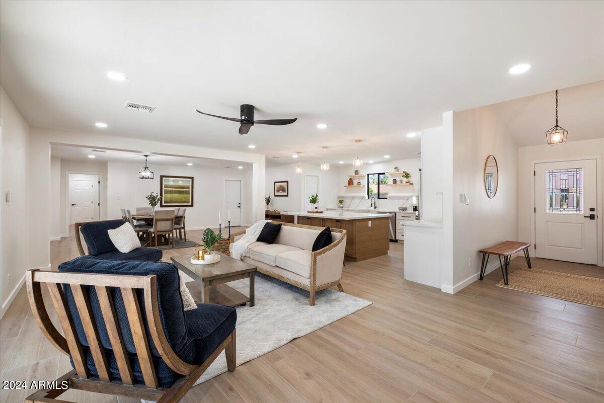 1001 W LAS PALMARITAS Drive