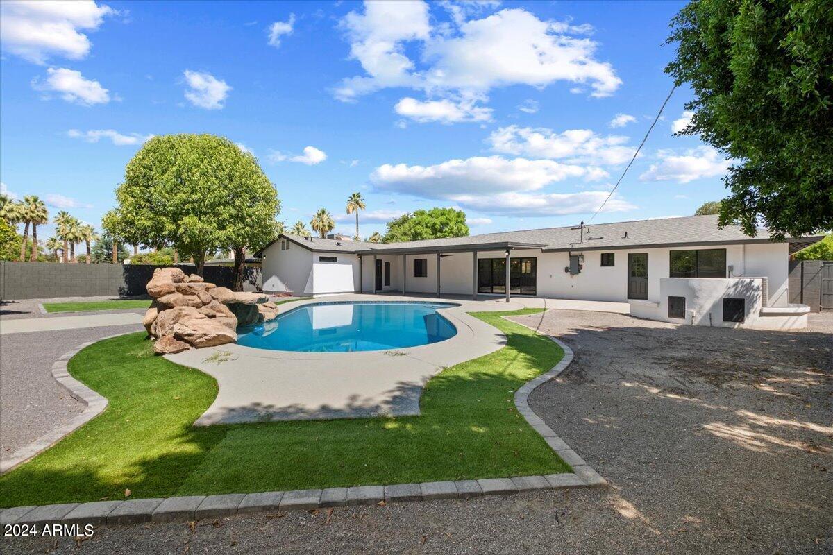 1001 W LAS PALMARITAS Drive