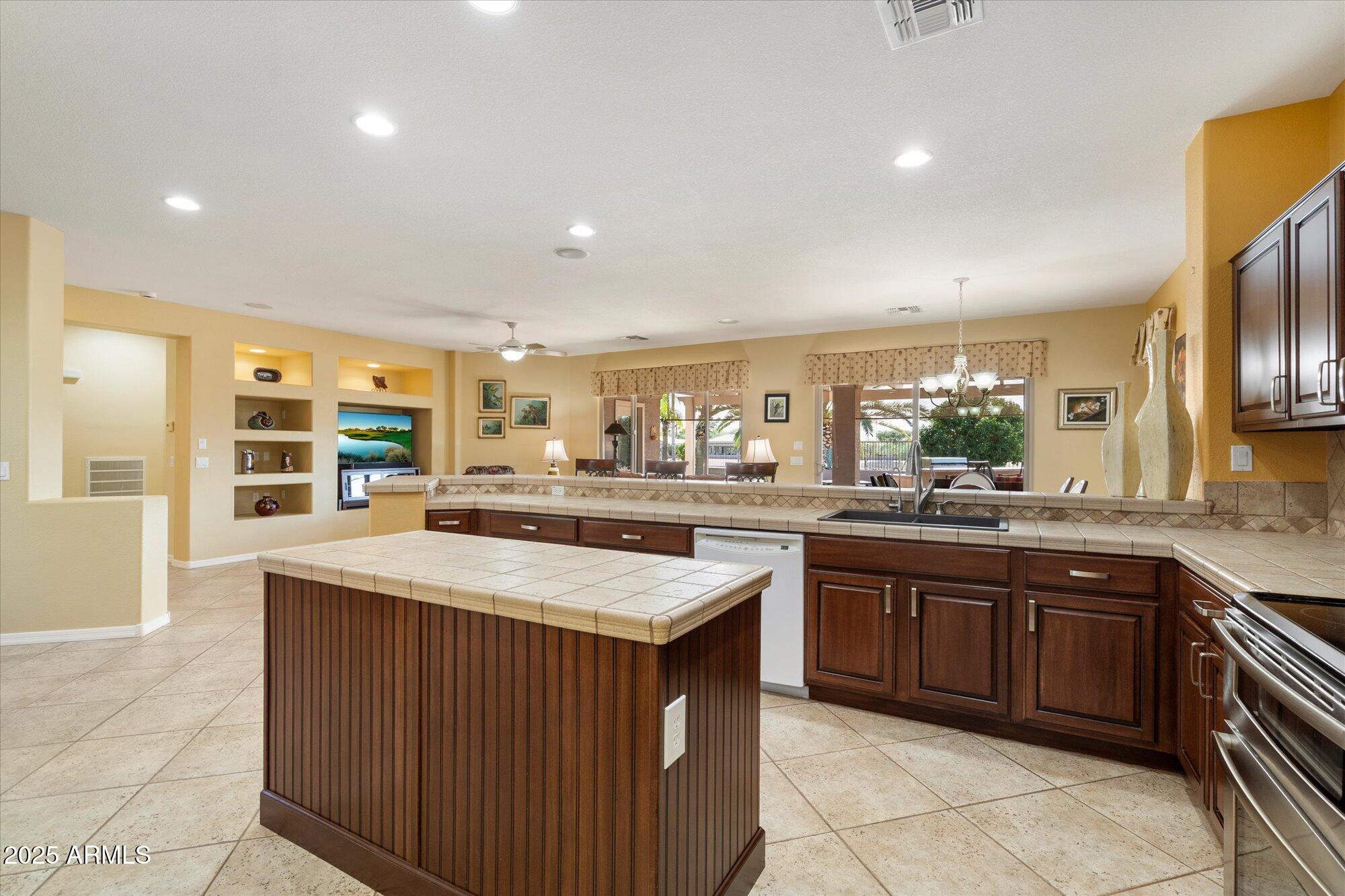 3511 E FIRESTONE Drive