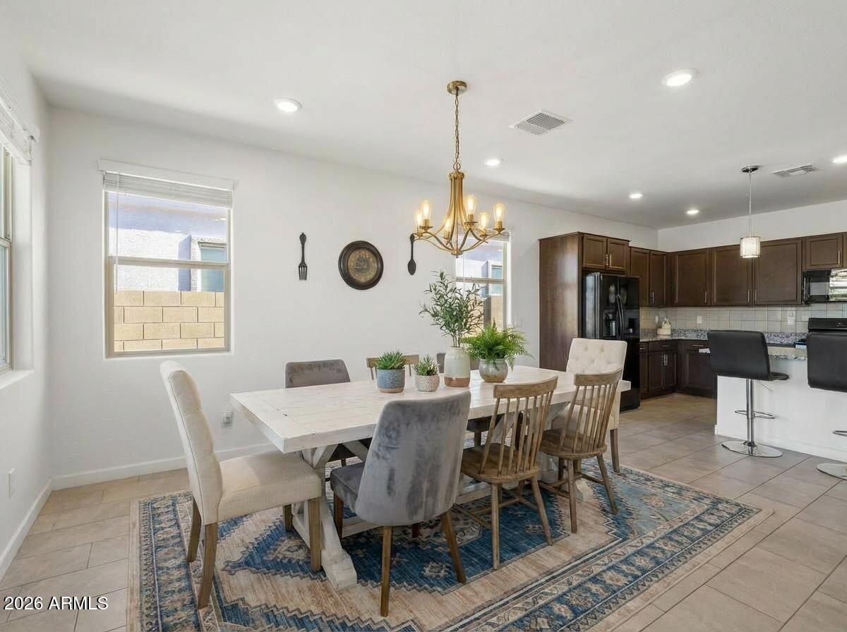 2818 W MINTON Street