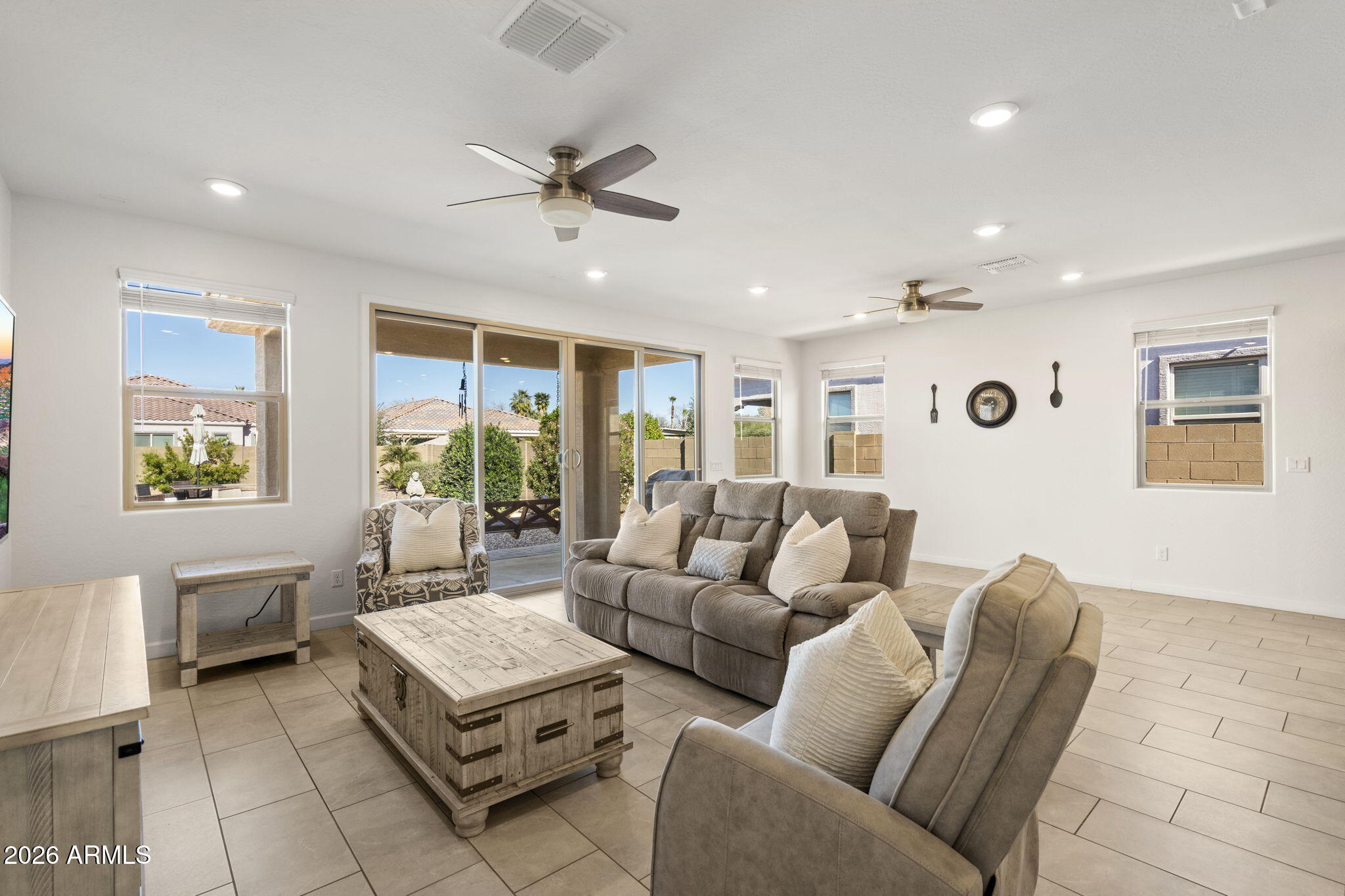 2818 W MINTON Street