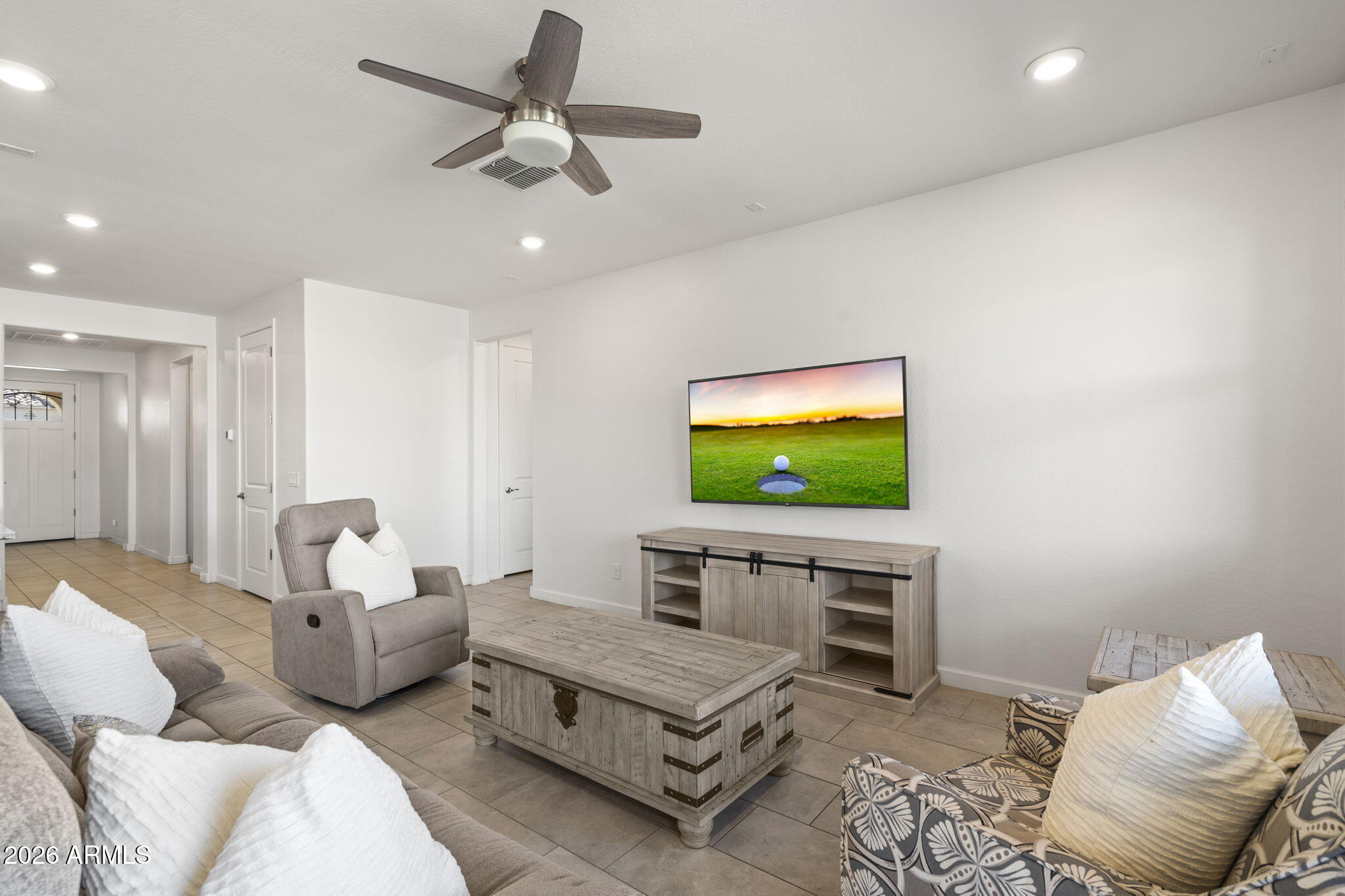 2818 W MINTON Street