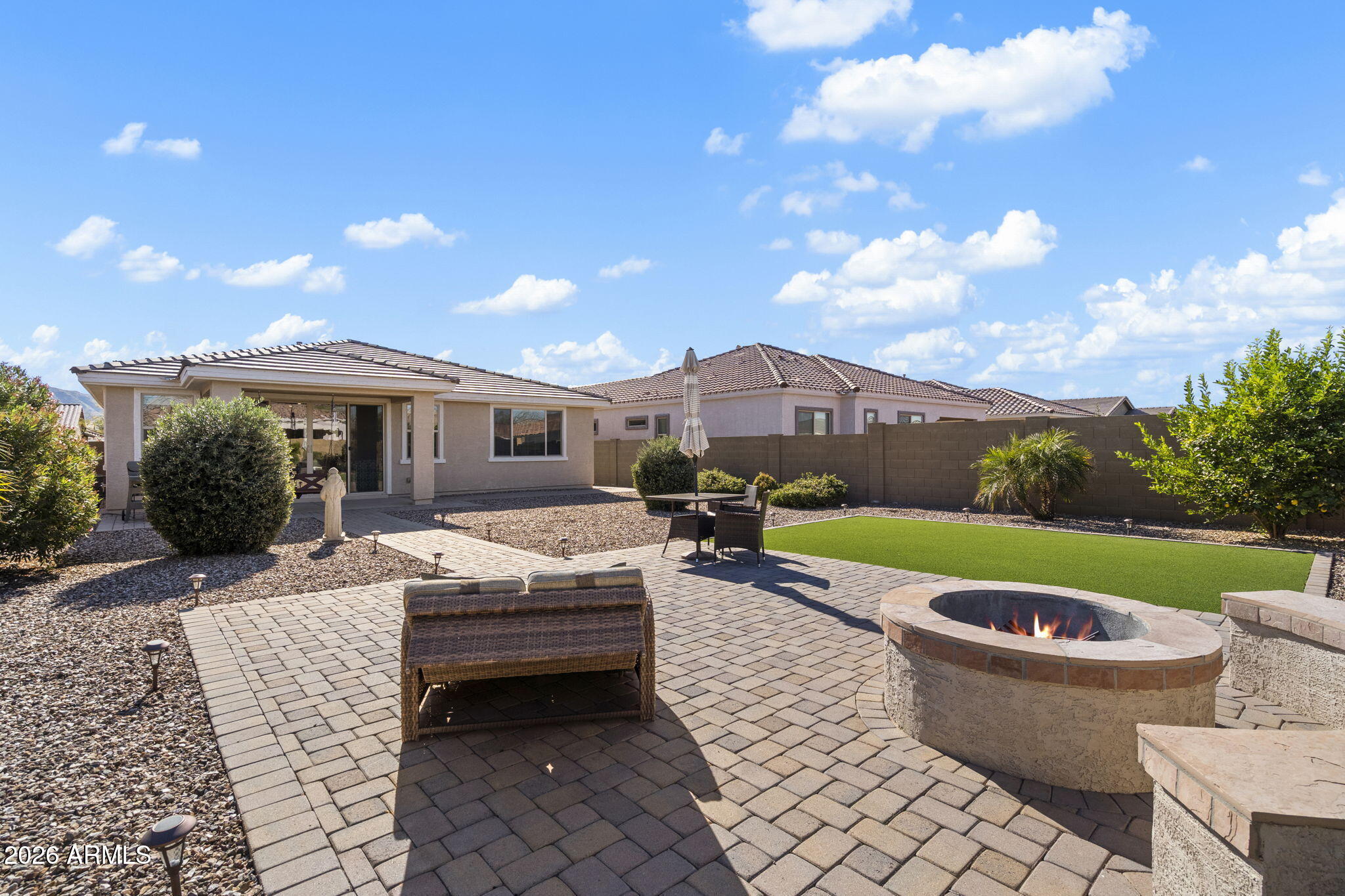 2818 W MINTON Street