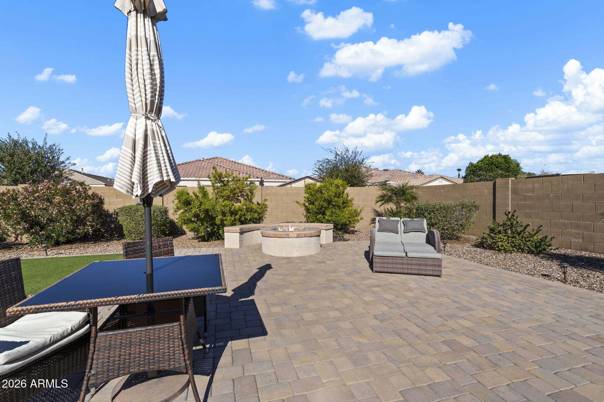 2818 W MINTON Street