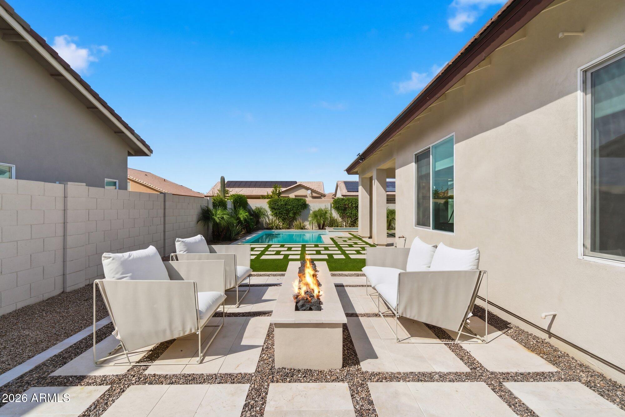 4238 E Hunter Court