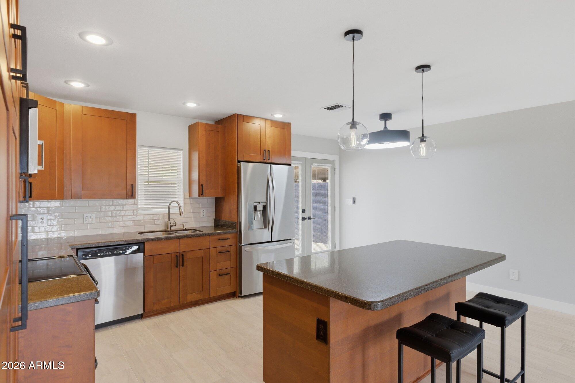 4922 W TOWNLEY Avenue