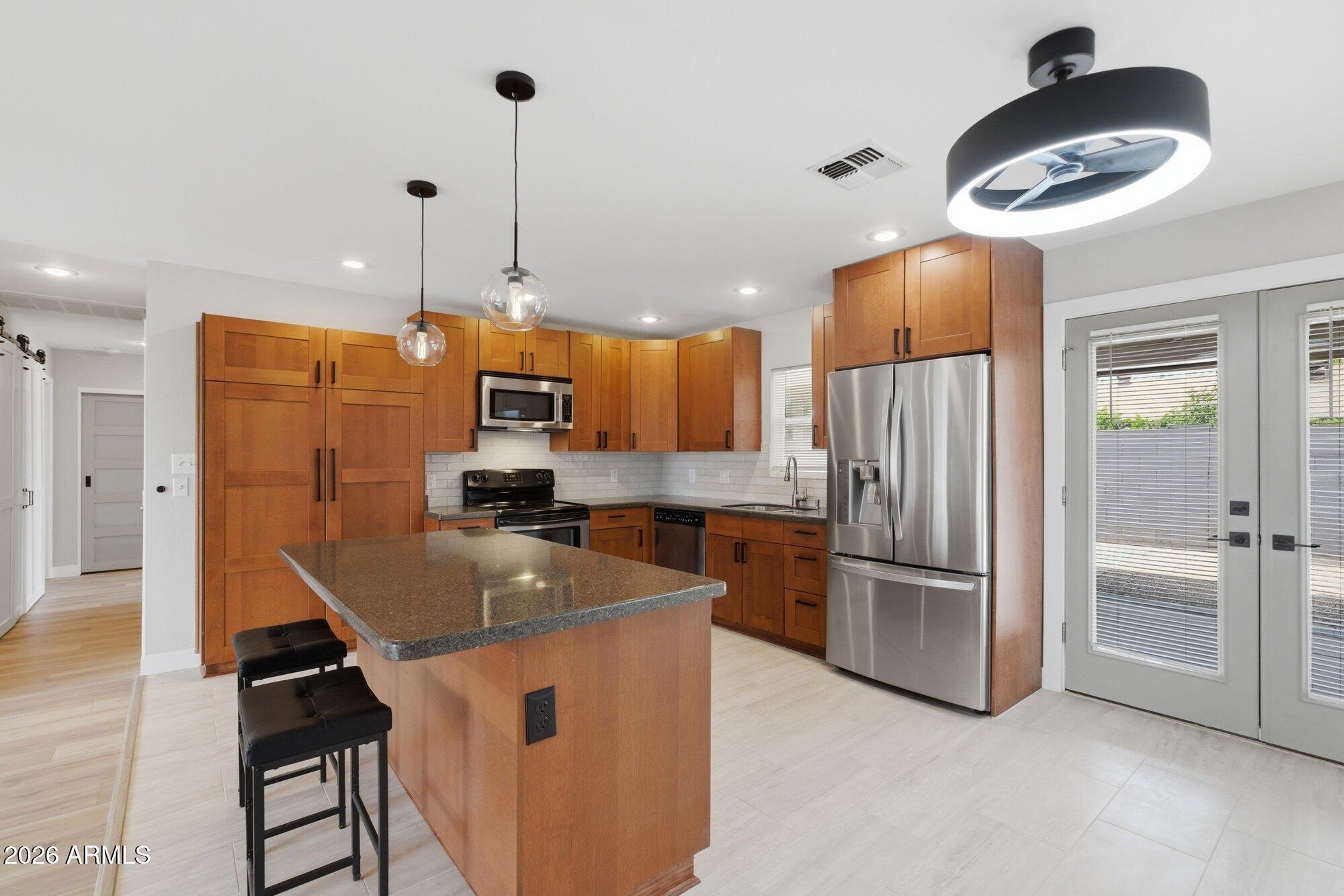 4922 W TOWNLEY Avenue