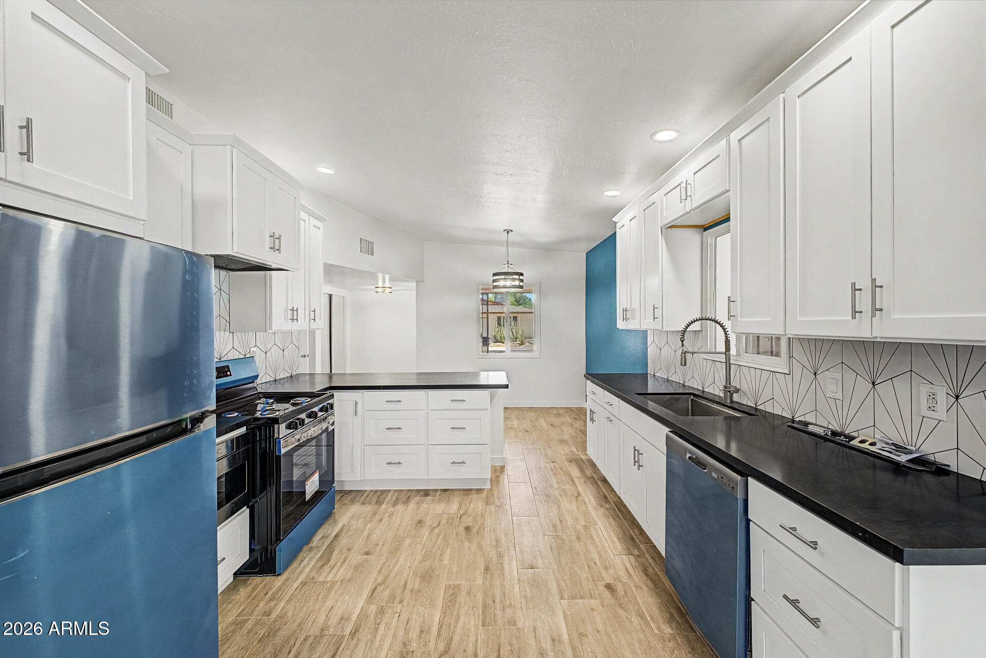 3601 E Laurel Lane