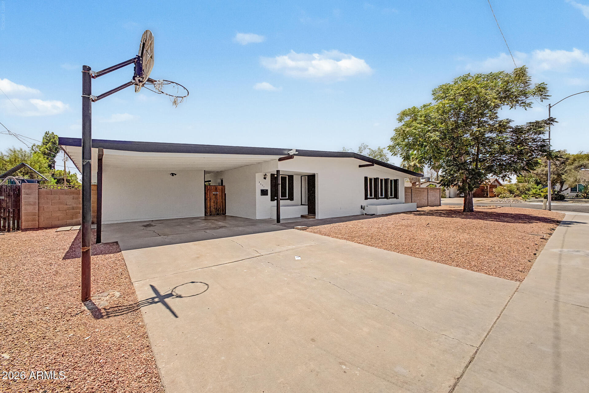 3601 E Laurel Lane