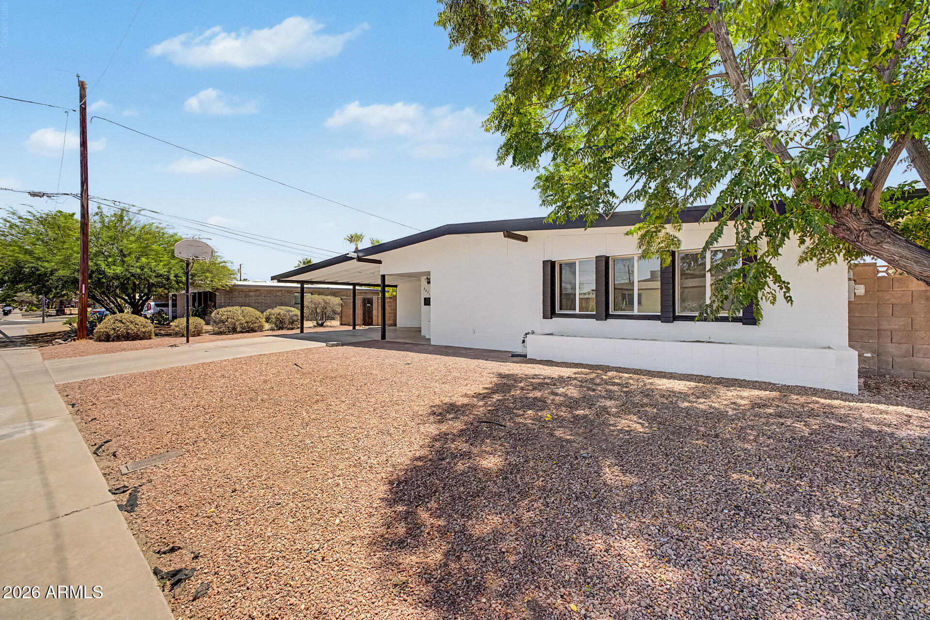 3601 E Laurel Lane