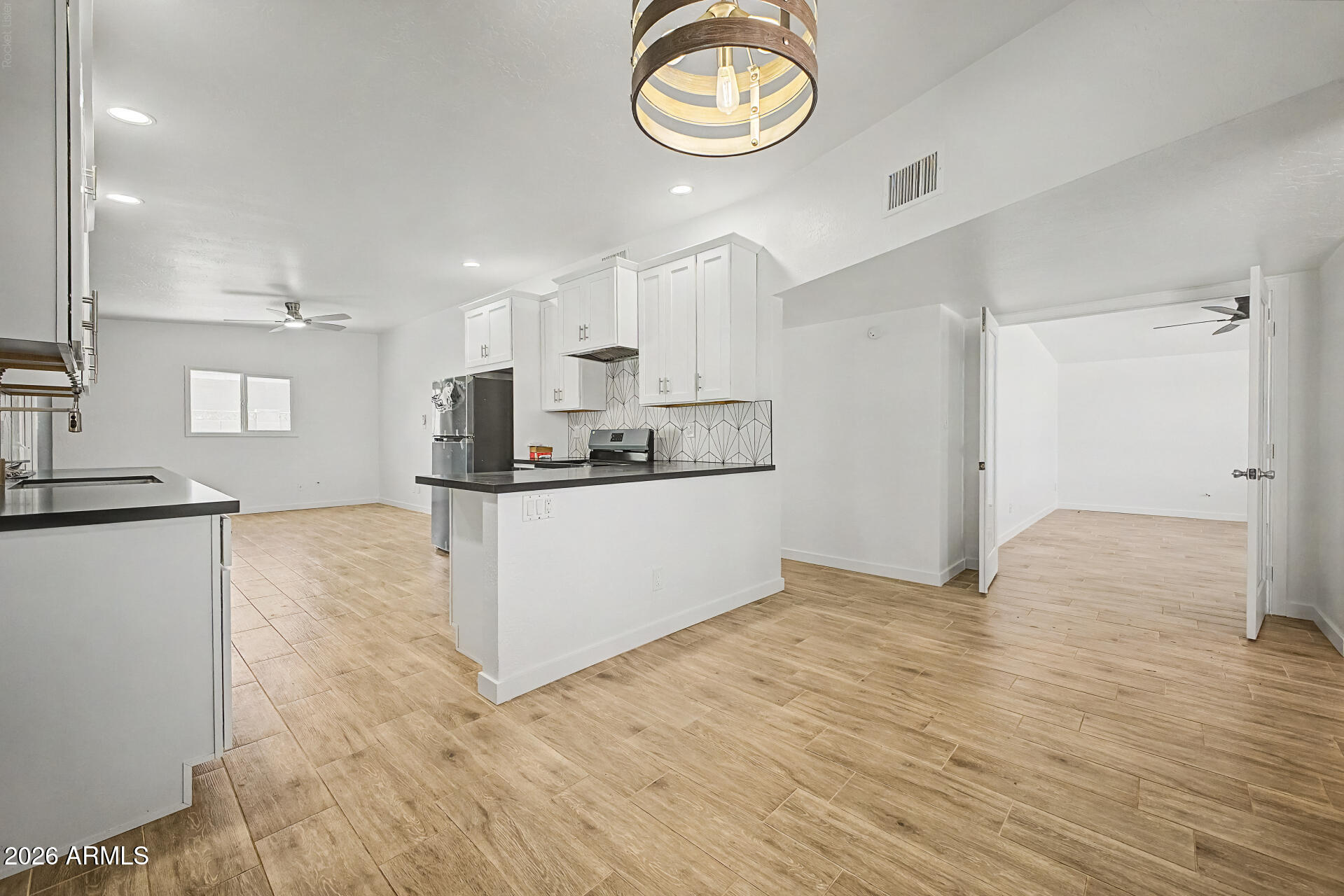 3601 E Laurel Lane