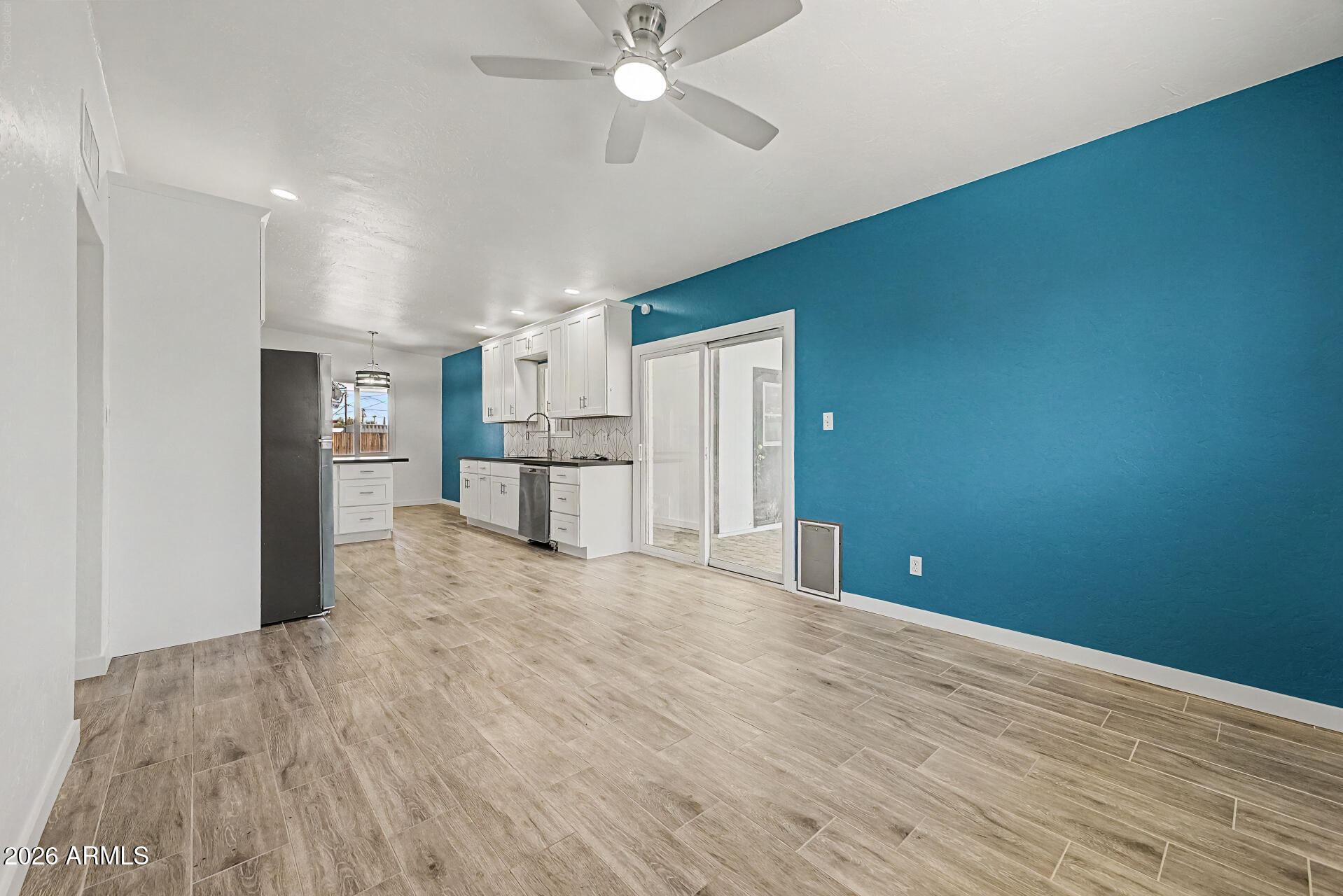 3601 E Laurel Lane