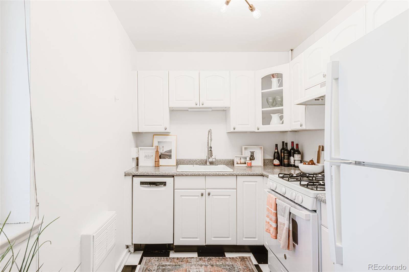1101 Bellaire Street Unit: 204