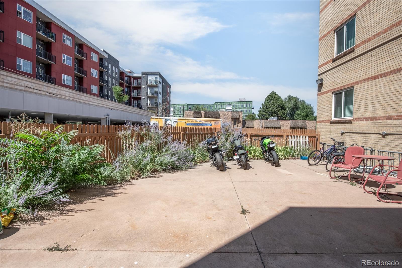 1101 Bellaire Street Unit: 204