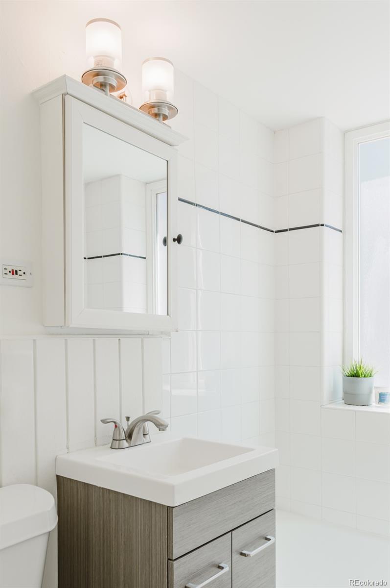 1101 Bellaire Street Unit: 204