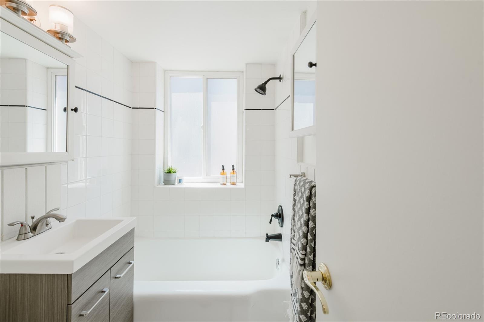 1101 Bellaire Street Unit: 204
