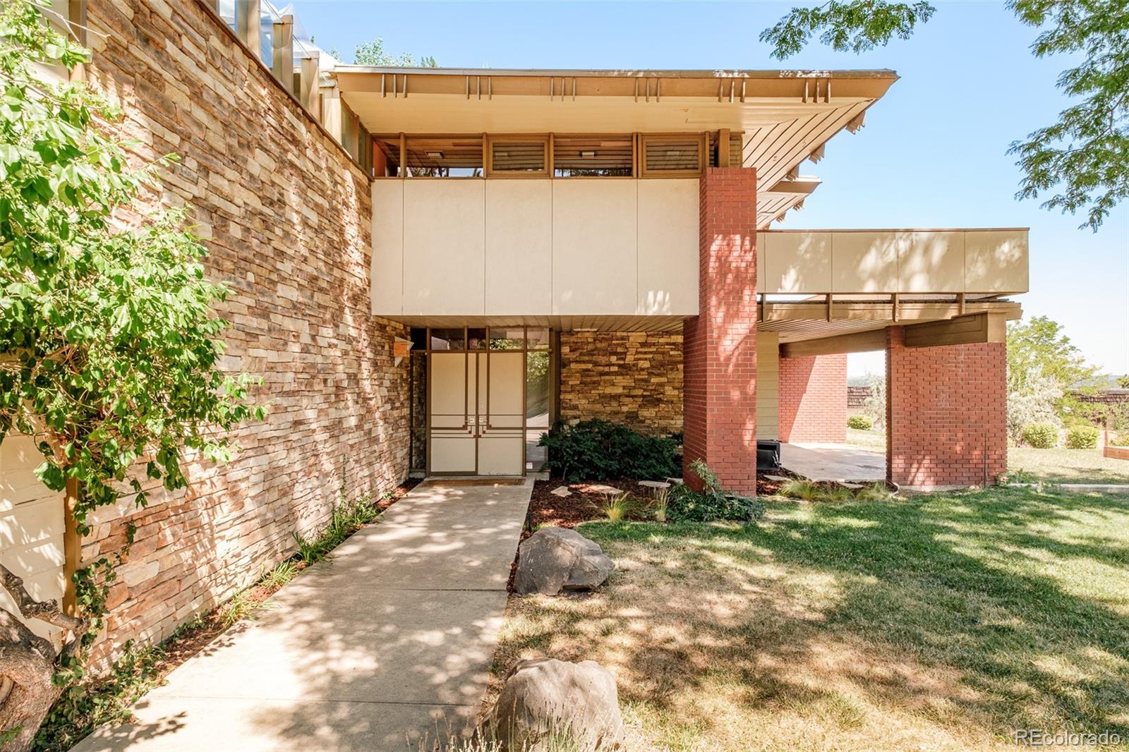 14596 Foothill Road