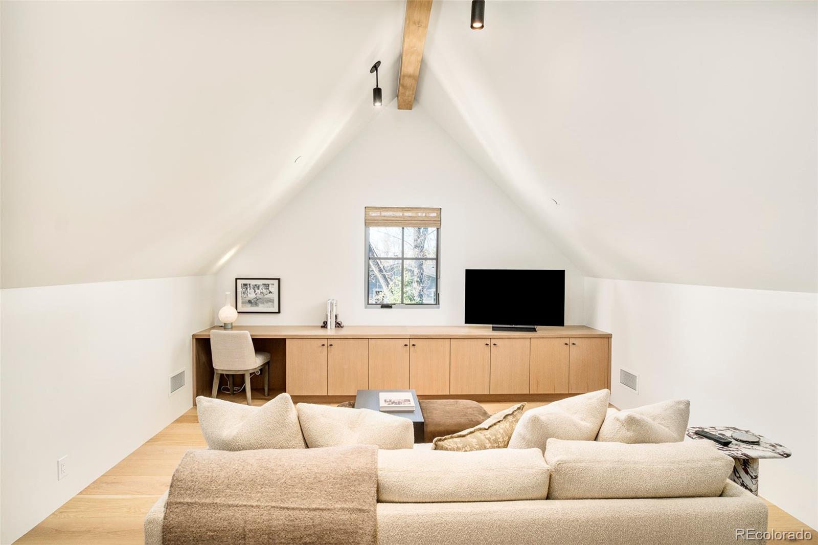 20 Viking Drive