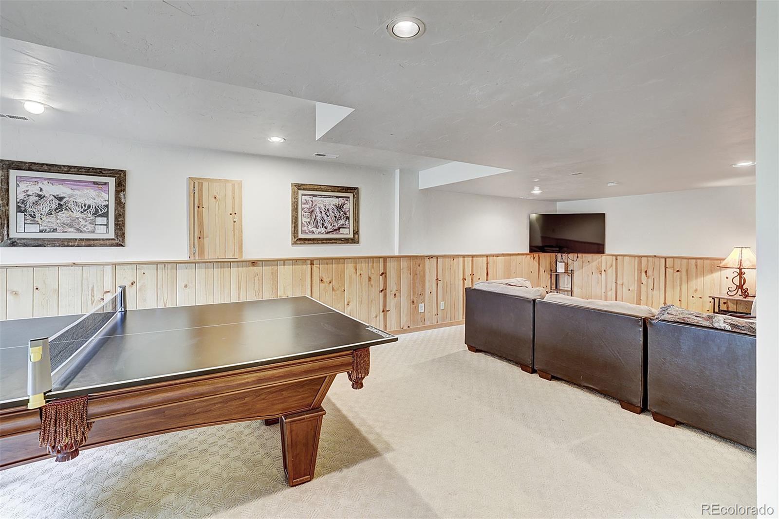 801 Lakeview Circle