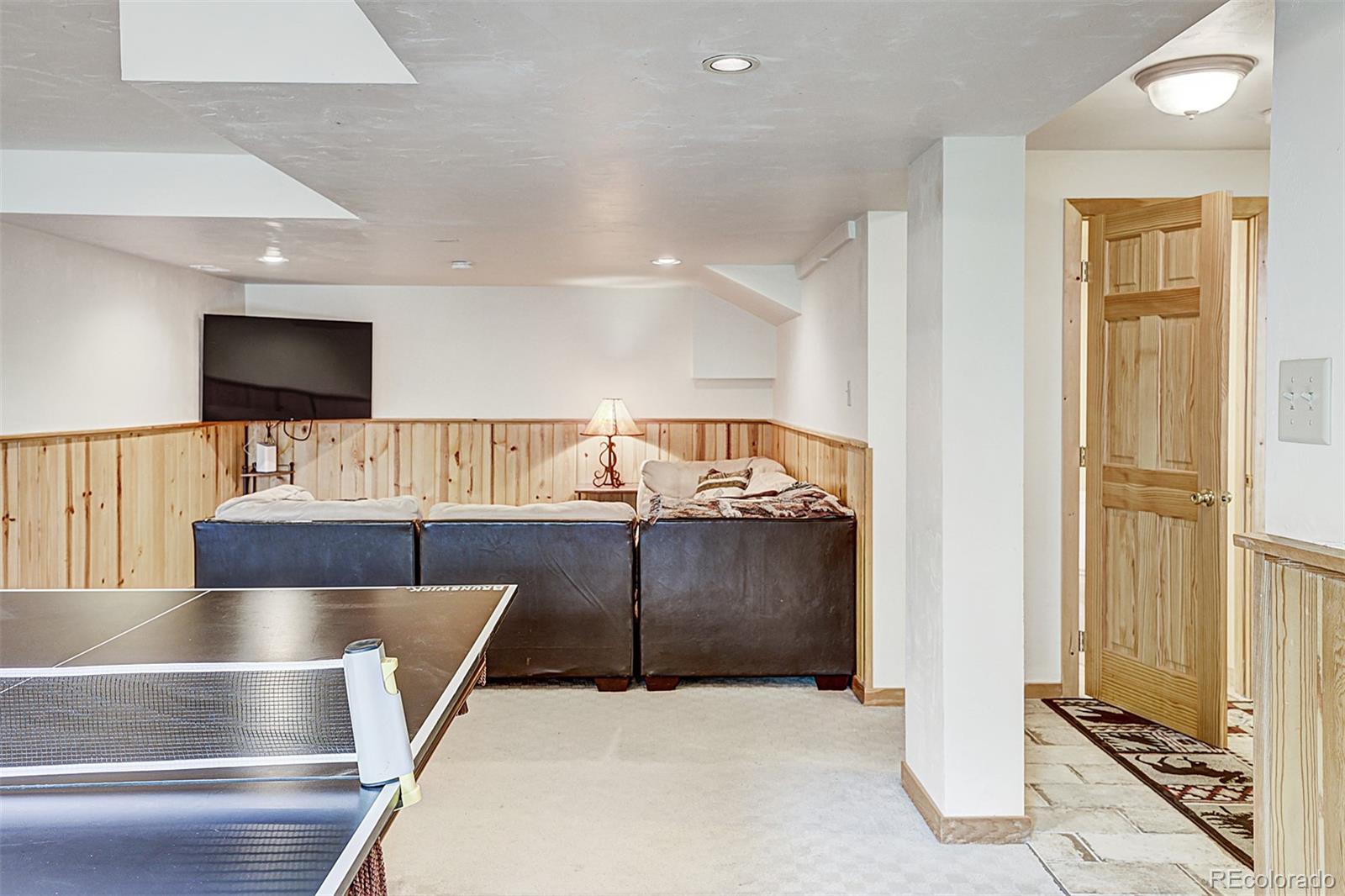 801 Lakeview Circle