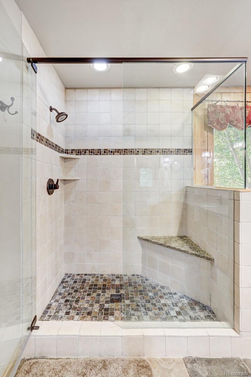 801 Lakeview Circle