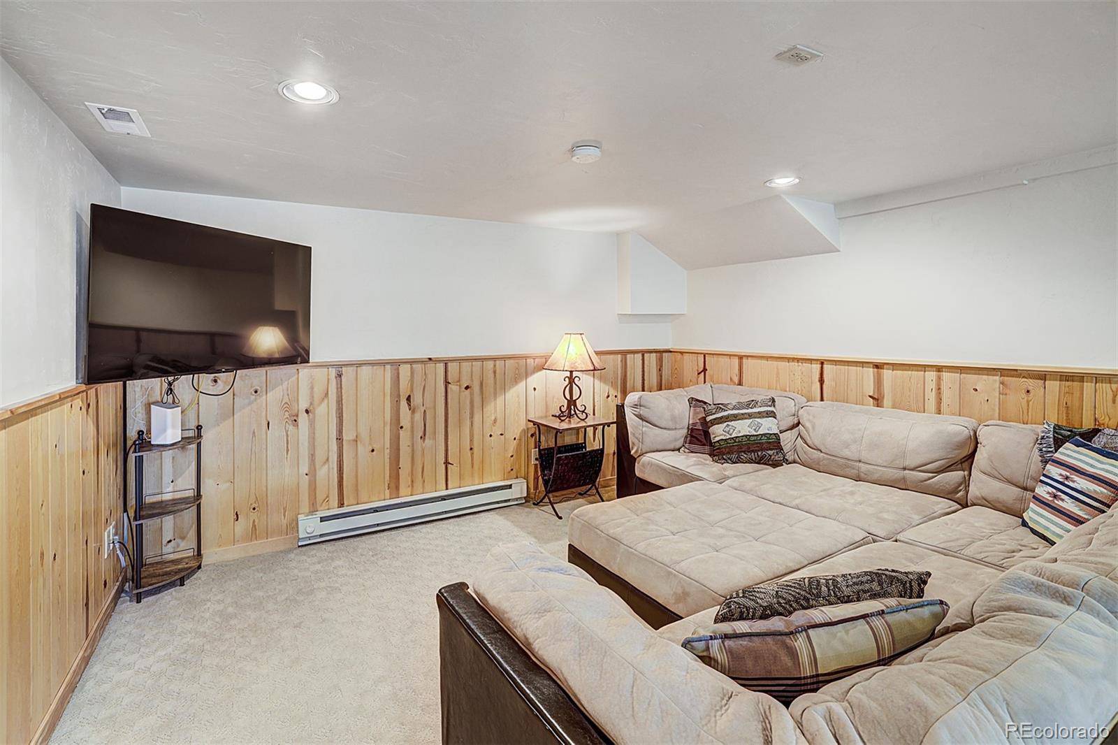 801 Lakeview Circle