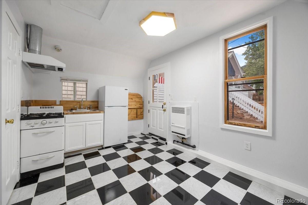 125 Ruxton Avenue