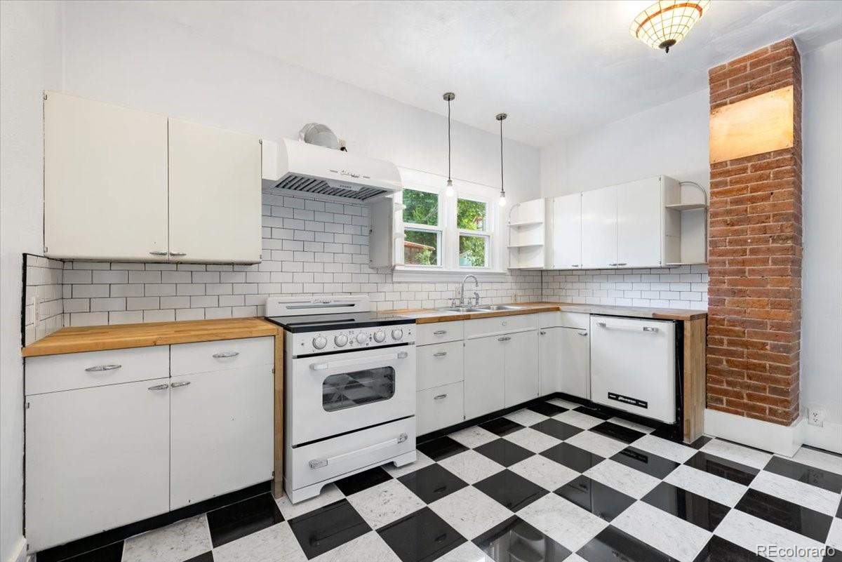 125 Ruxton Avenue