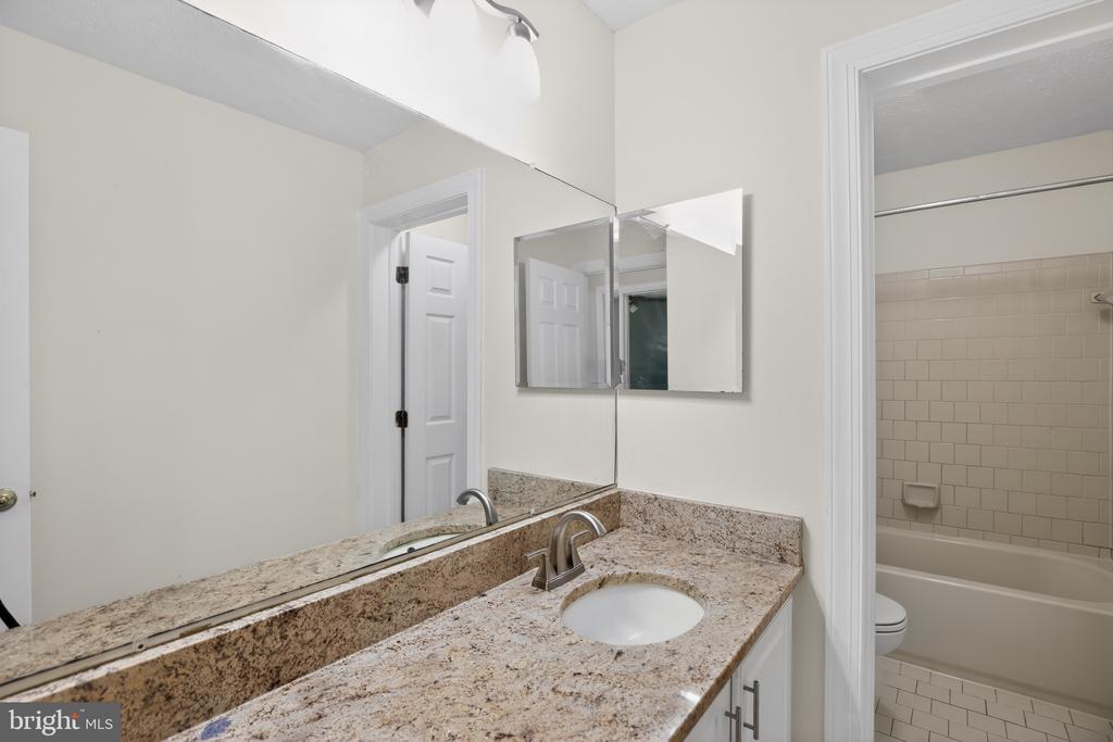 3 FALLS GLEN COURT